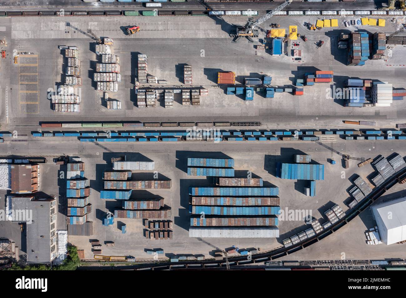 Terminal container cargo con ferrovia Foto Stock