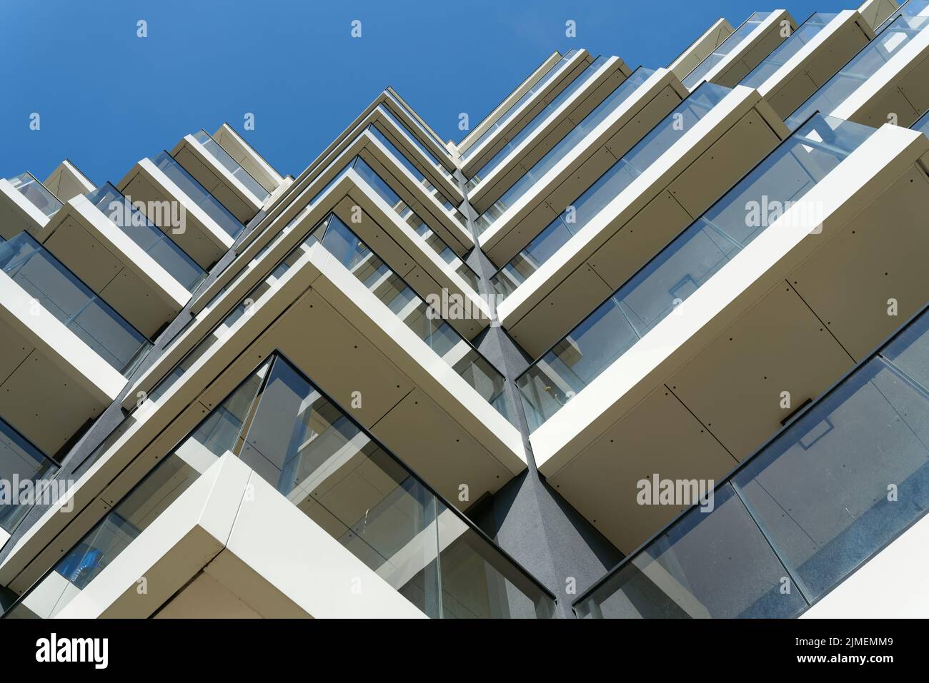 Facciata moderna di un hotel di recente costruzione nel Mar Baltico vicino a Kolobrzeg in Polonia Foto Stock