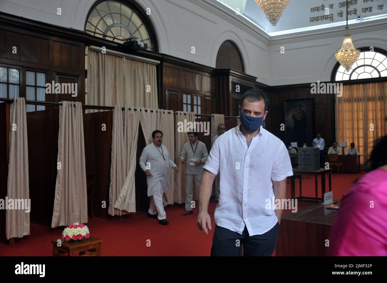 New Delhi, Nuova Delhi, India. 6th ago 2022. Sondaggio di Rahul Gandhi per eleggere il nuovo Vice Presidente dell'India tra l'Alleanza Nazionale Democratica (NDA) l'ex Governatore del Bengala Occidentale Jagdeep Dhankhar partiti di opposizione candidato Margaret Alva in Parlamento, a Nuova Delhi India Sabato (Credit Image: © Ravi Batra/ZUMA Press Wire) Foto Stock