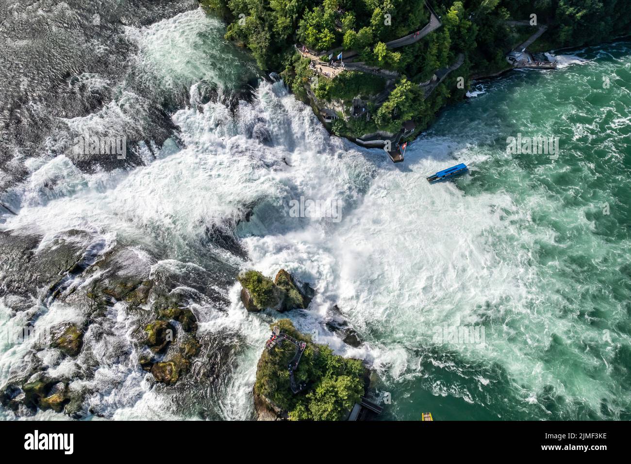 Wasserfall Rheinfall bei Neuhausen am Rheinfall aus der Luft gesehen, Schweiz, Europa | Cascate del Reno viste dall'alto, Neuhausen am Rheinfall, Svizzera.com Foto Stock