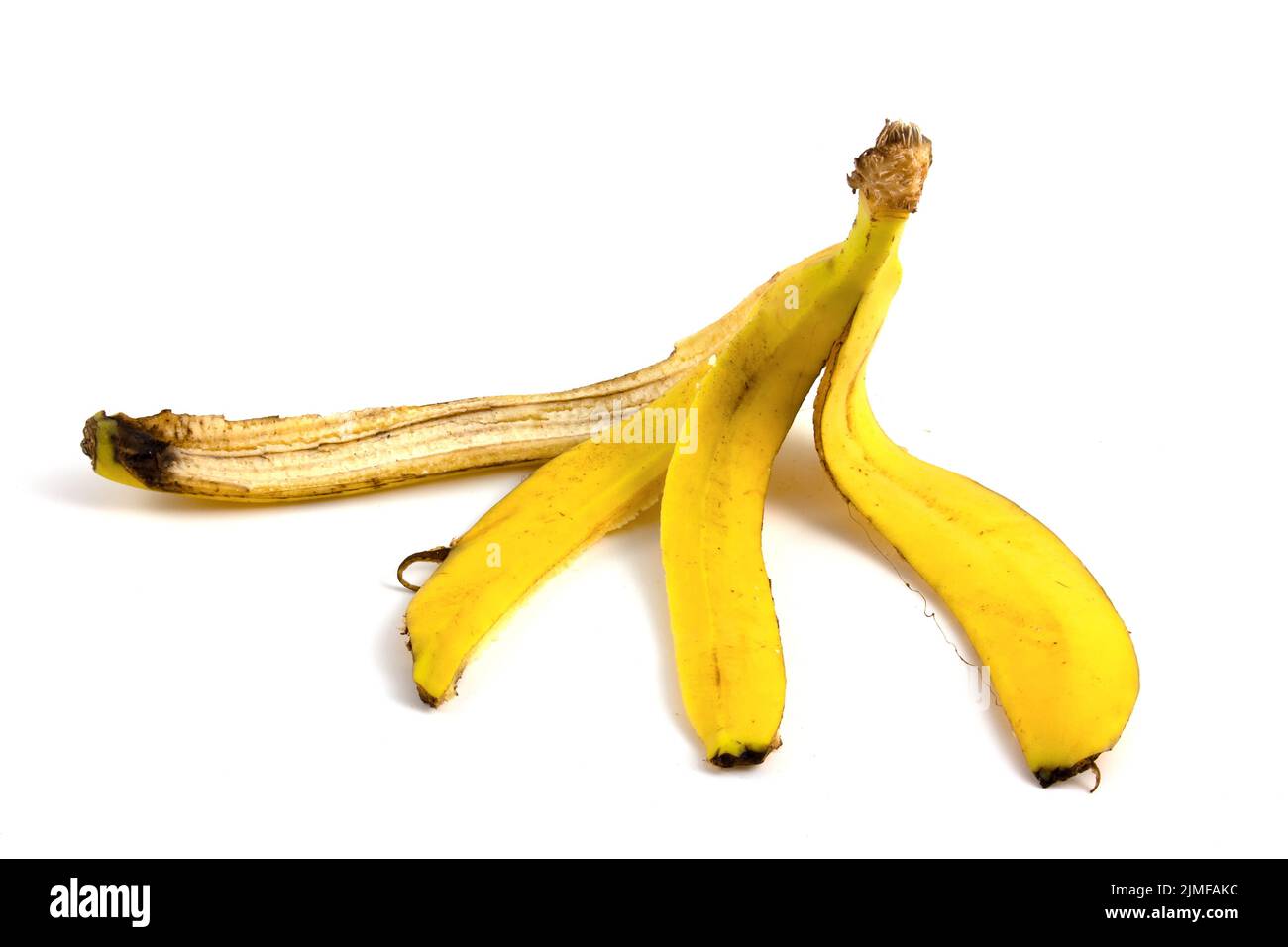 Buccia di banana isolata su sfondo bianco. Foto Stock