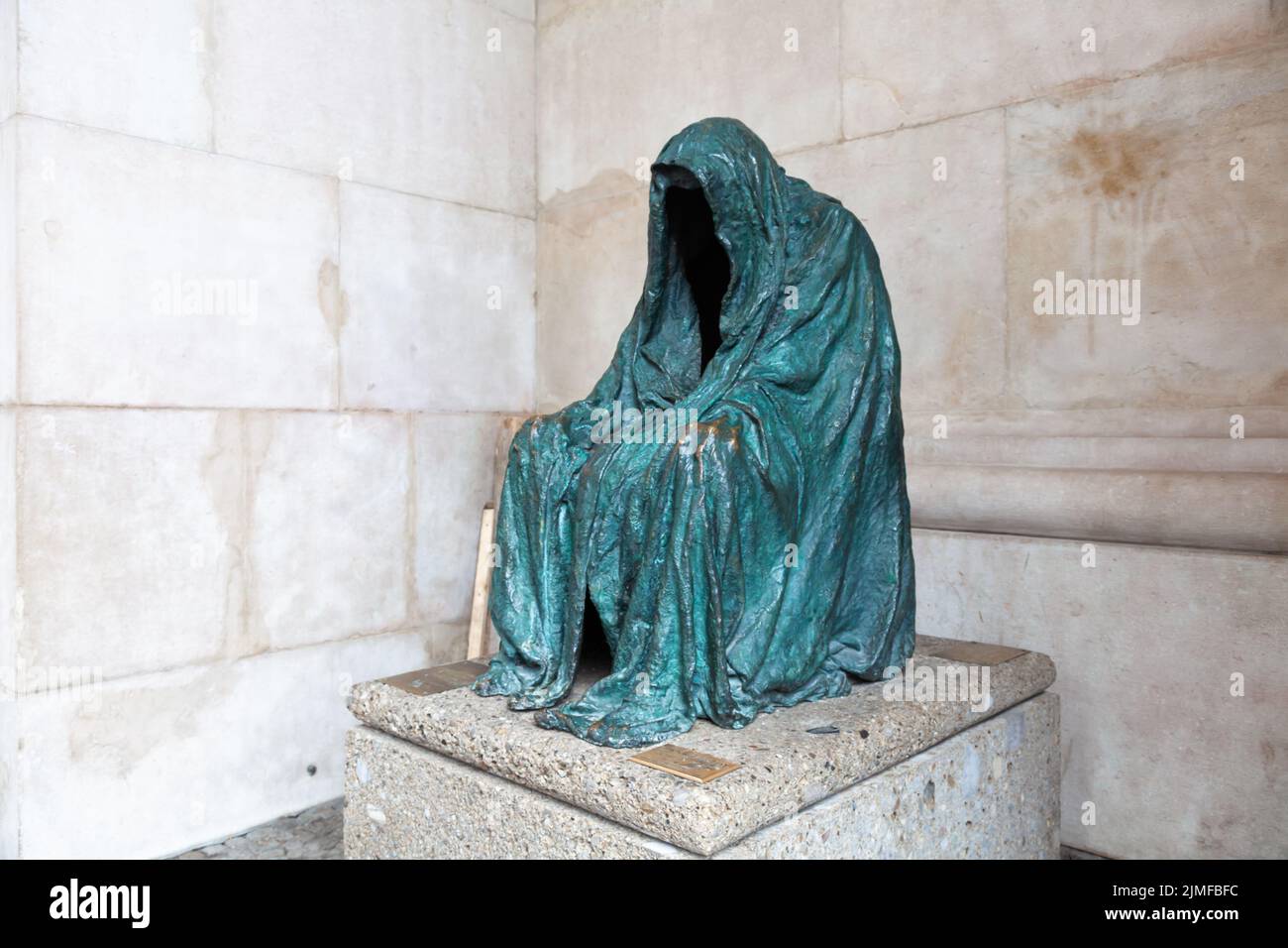 Die Pieta, la scultura nell'arco meridionale della Cattedrale di Salisburgo in Austria. Foto Stock