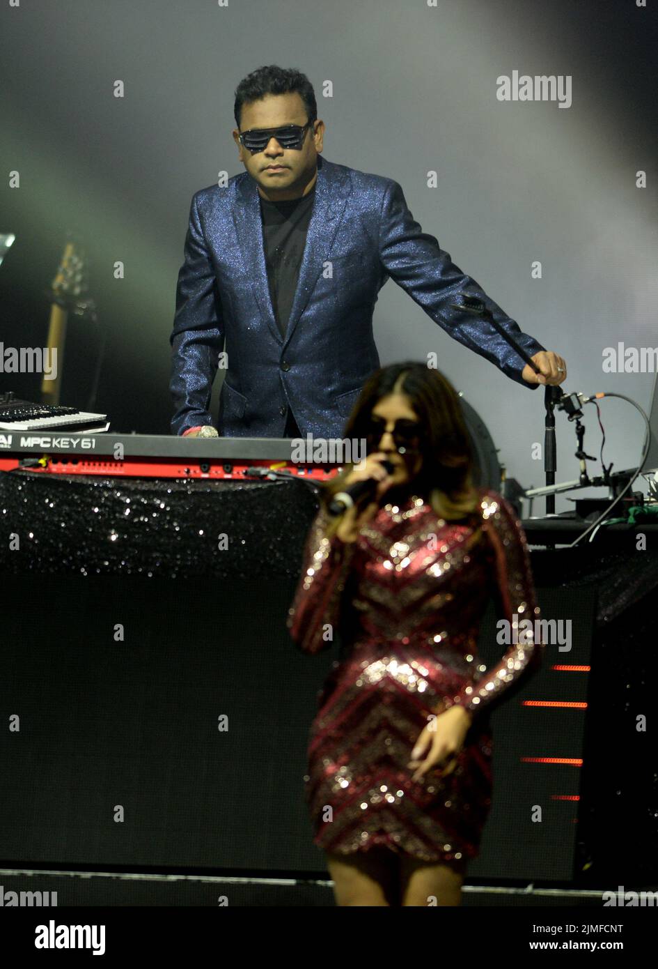 Hollywood, Florida, Stati Uniti. 05th ago 2022. R. Rahman e Jonita Gandhi si esibiscono all'Hard Rock Live tenutosi al Seminole Hard Rock Hotel & Casino il 5 agosto 2022 a Hollywood, Florida. Credit: Mpi04/Media Punch/Alamy Live News Foto Stock