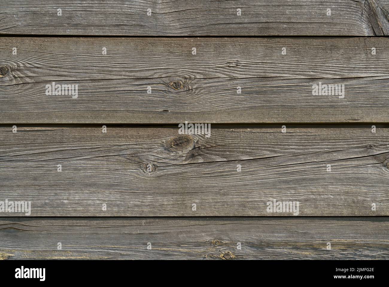 Tavole di legno su una vecchia recinzione resistente agli agenti atmosferici Foto Stock
