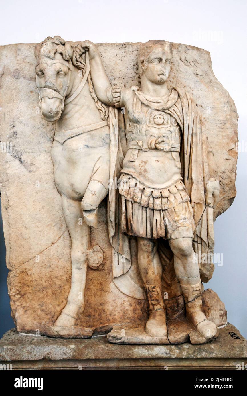Un'antica statua in pietra all'interno del Museo Aphrodisias in Turchia intitolata Principe Imperiale come Dioskouros. Foto Stock