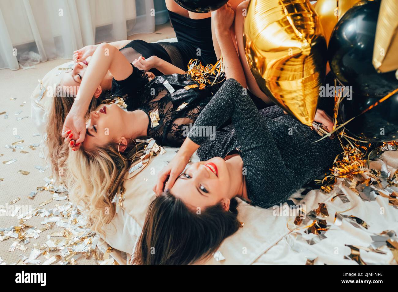 festa donne rilievo relax confetti palloncini Foto Stock
