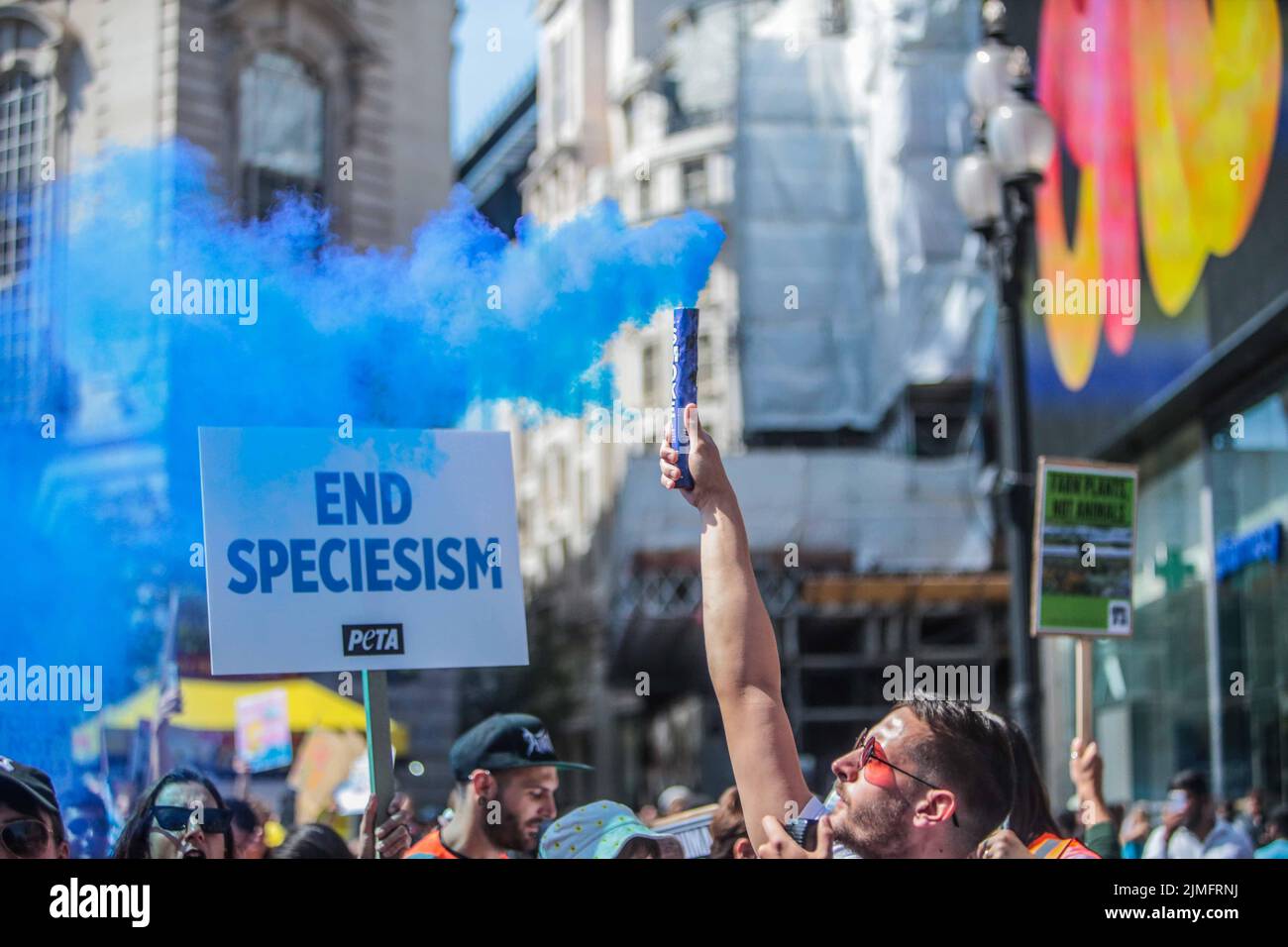 London UK 06.Aug 2022 Animal Right groups united for a rally through Central London with placards of Go Vegan and stop crudeltà contro gli animali Paul Quezada-Neiman/Alamy Live News Foto Stock