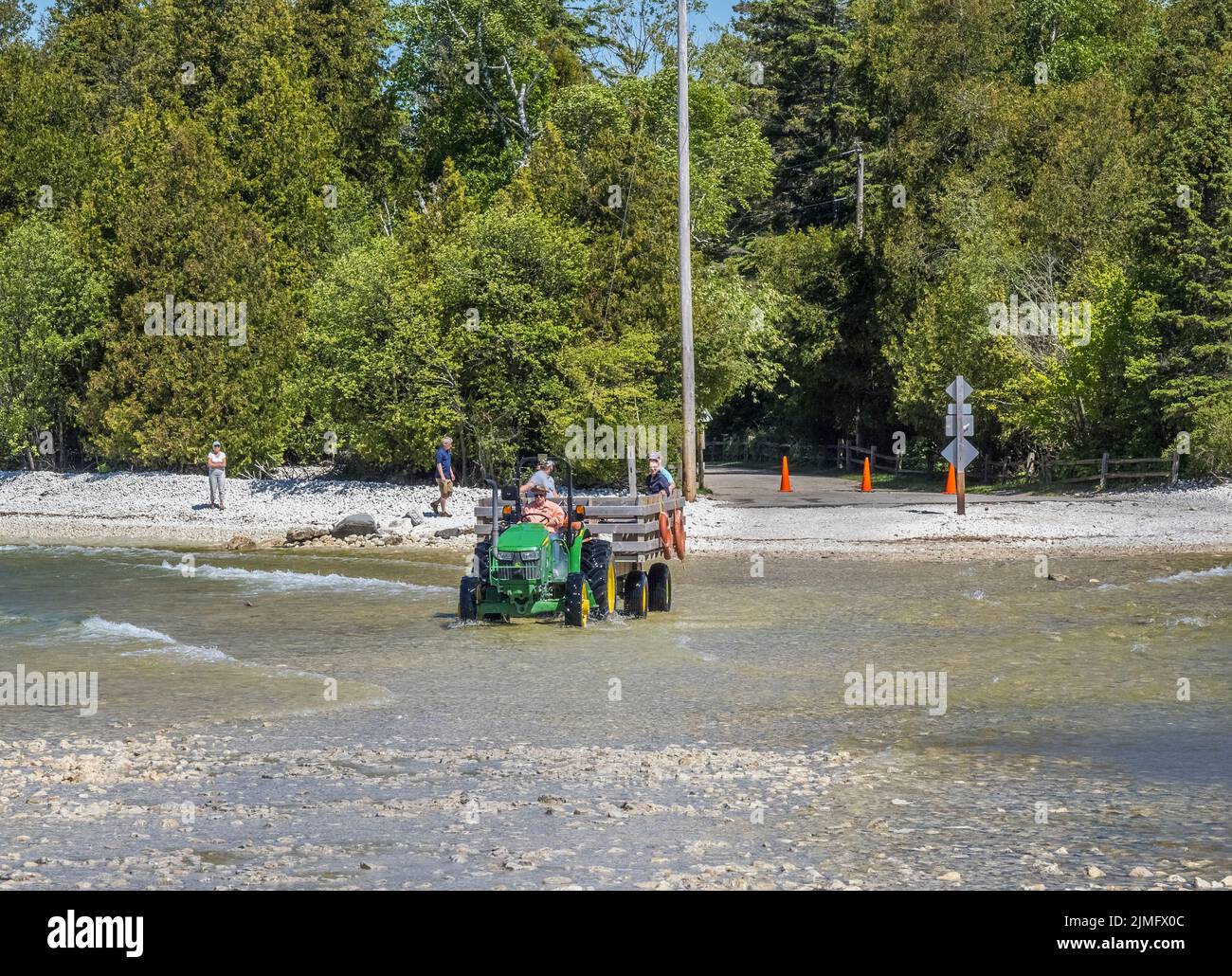 Fai un giro in carrozza sulla strada rialzata per visitare la stazione delle luci di Cana isalnd a Door County Wisconsin USA Foto Stock