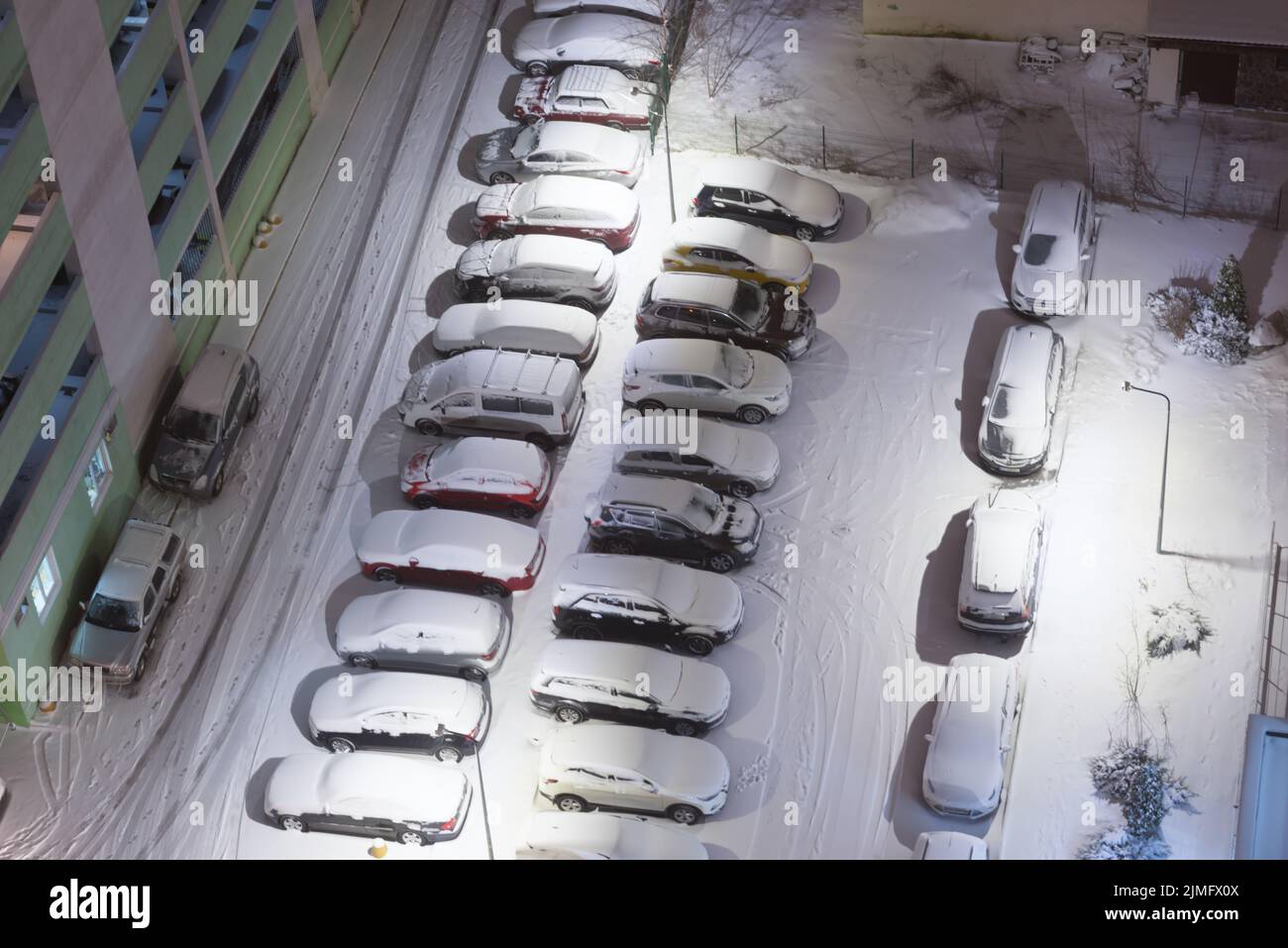 Parcheggio notturno in inverno Foto Stock