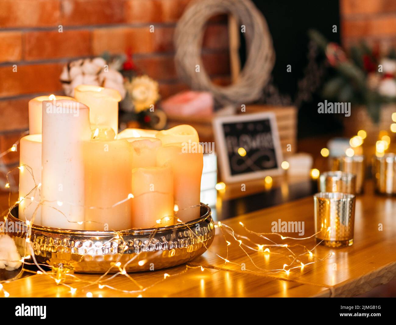 romantica casa decorazione fata luci candele Foto Stock