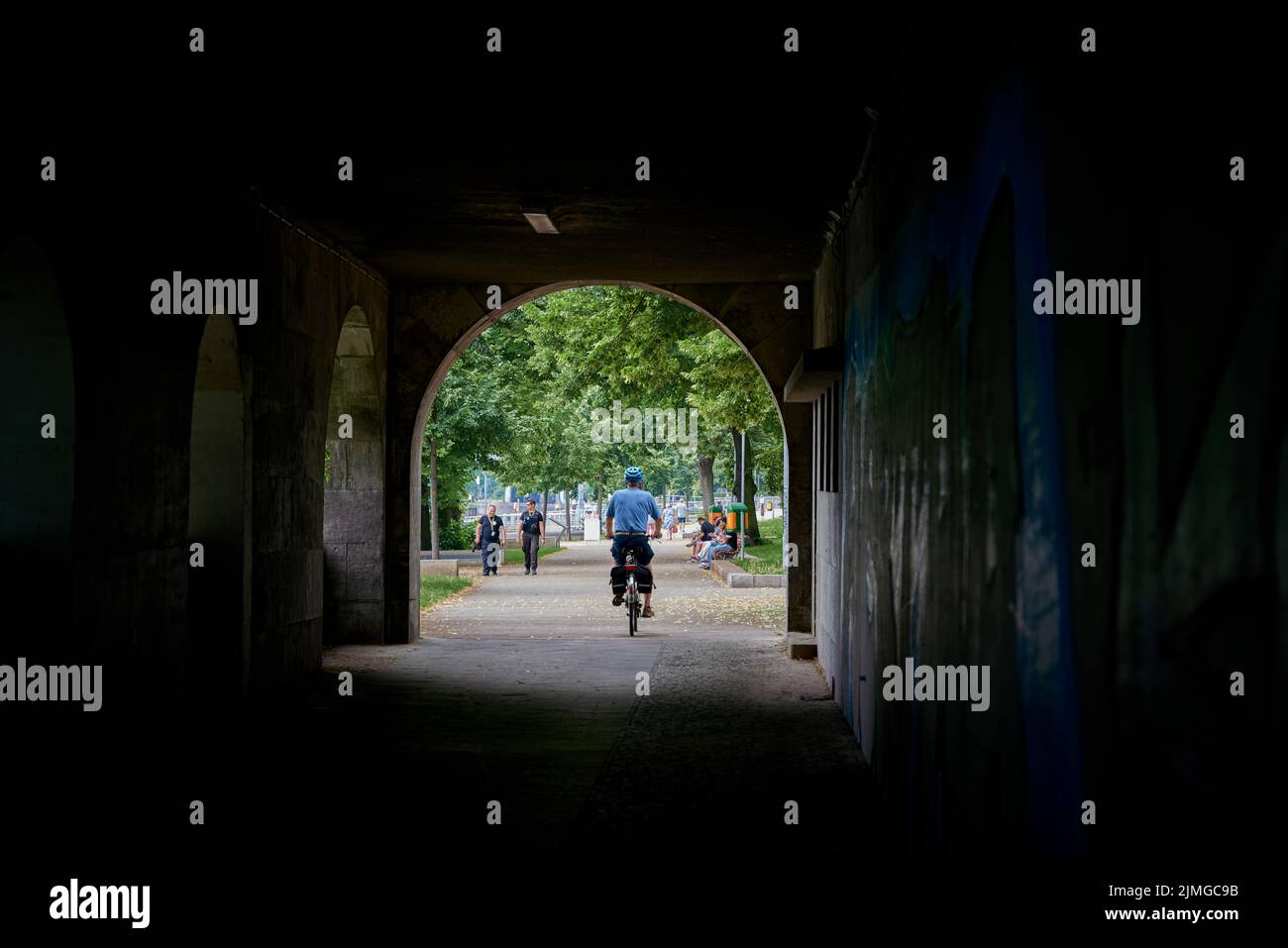 Vista sotto la CharlottenbrÃ¼cke a Berlino Spandau in direzione Lindenufer Foto Stock