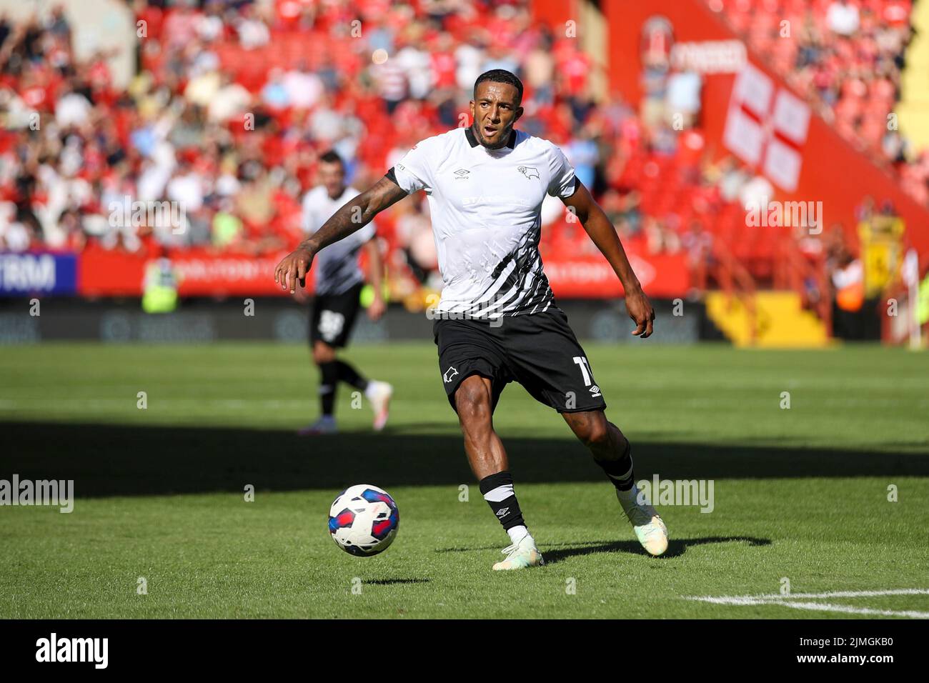 Nathaniel Mendez-Laing della Derby County in palla durante la partita Sky Bet League 1 tra Charlton Athletic e Derby County alla Valle, Londra sabato 6th agosto 2022. (Credit: Tom West | MI News) Credit: MI News & Sport /Alamy Live News Foto Stock