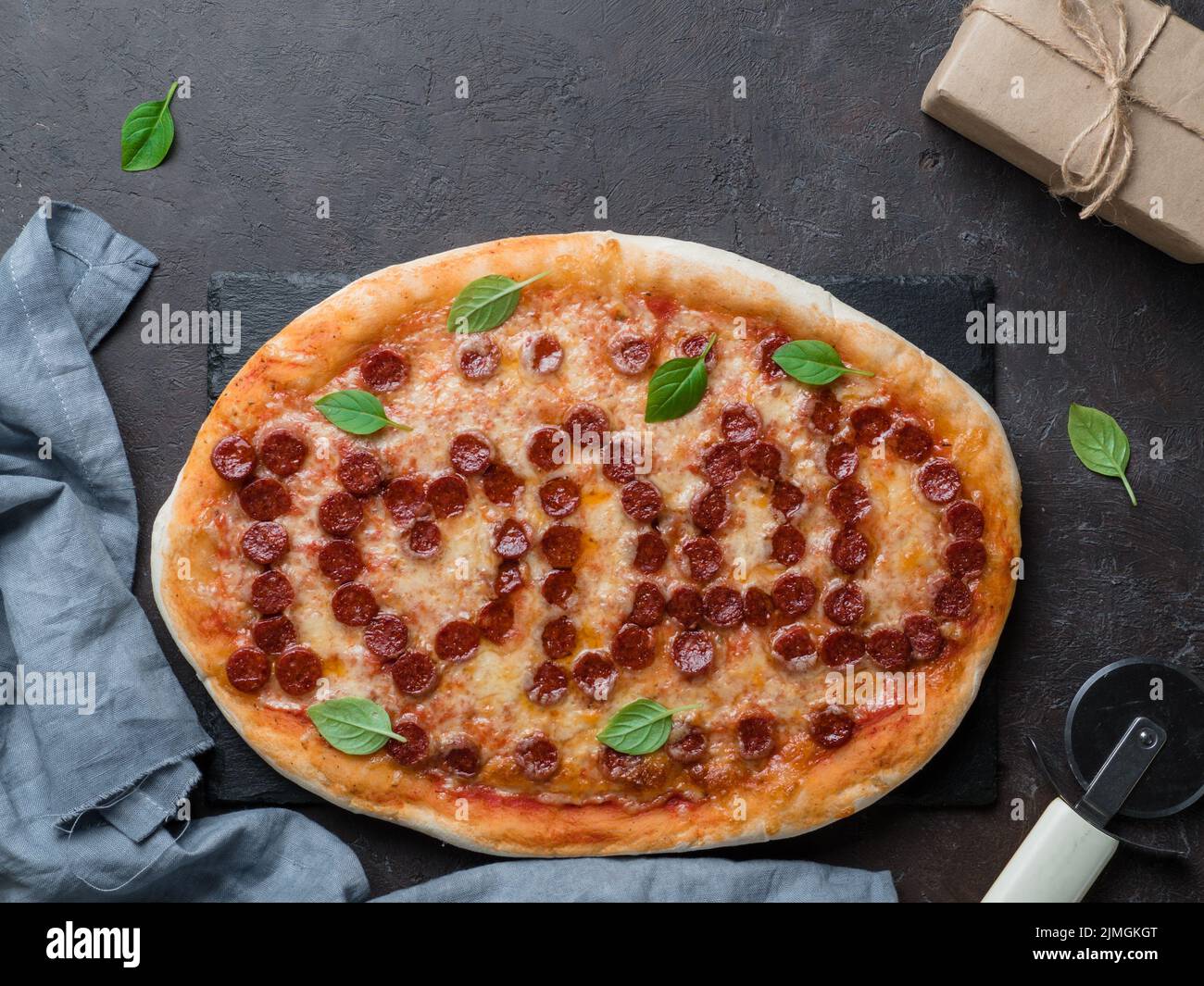 Pizza con i love papà lettere, copia spazio Foto Stock