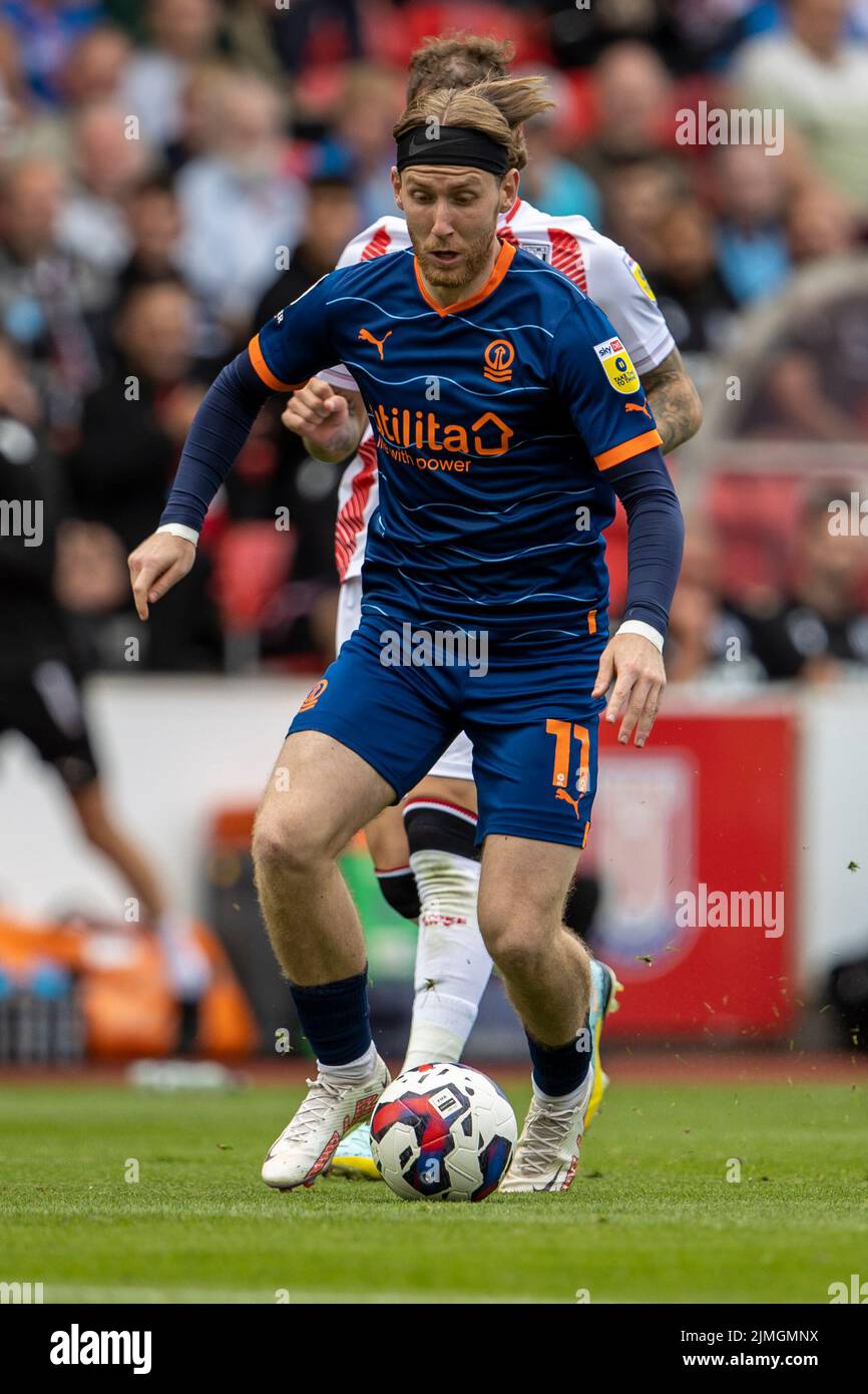 6th agosto 2022; Bet365 Stadium, Stoke, Staffordshire, Inghilterra; EFL Championship Football, Stoke City Versus Blackpool; Josh Bowler of Blackpool Credit: Action Plus Sports Images/Alamy Live News Foto Stock