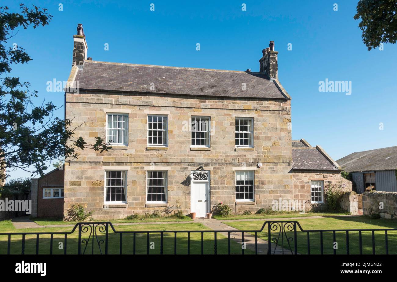 Bambburgh Hall, un edificio quotato a Bambburgh, Northumberland, Inghilterra, Regno Unito Foto Stock