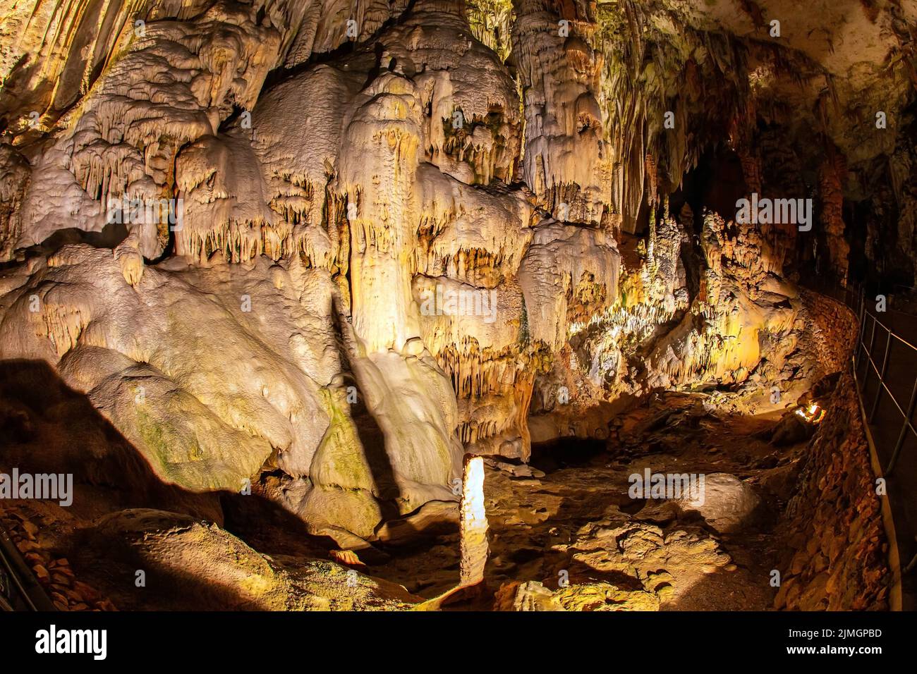 Le stalattiti e stalagmiti Foto Stock