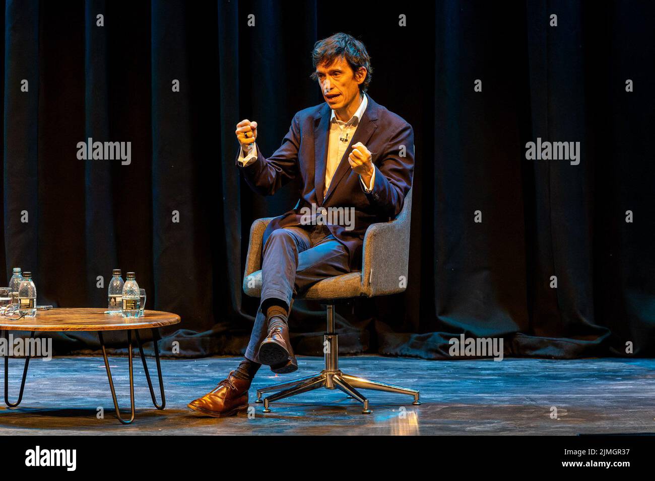 Edimburgo, Regno Unito. 06 agosto 2022 nella foto: L'ex deputato conservatore, Rory Stewart è intervistato da Iain Dale di LBC al Festival Edinburgh Fringe come parte della serie di interviste All Talk. Credit: Rich Dyson/Alamy Live News Foto Stock