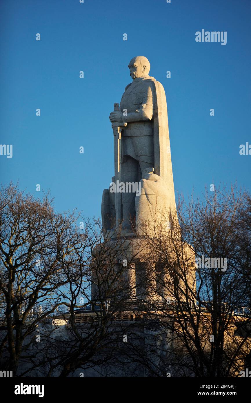 Bismark Monument, chiamato anche Hamburger Roland nel vecchio Elbpark, Amburgo, Germania, Europa Foto Stock