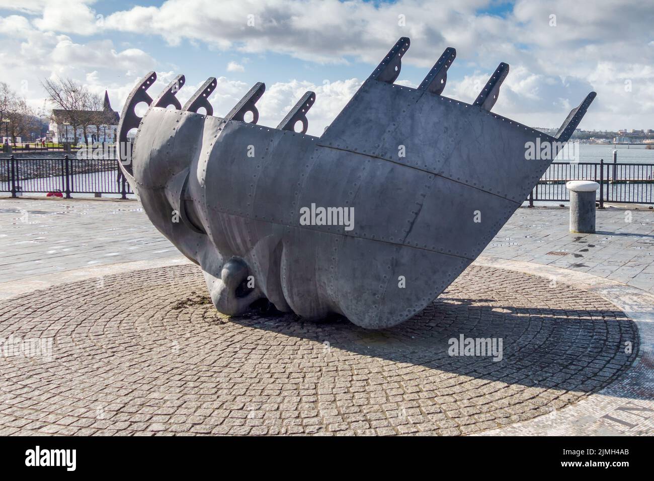 CARDIFF REGNO UNITO MARZO 2014 - dettaglio da marittimi mercantili' War Memorial nella Baia di Cardiff Foto Stock