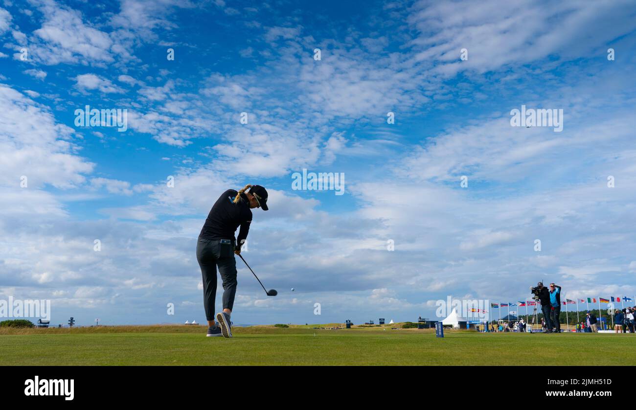 Gullane, Scozia, Regno Unito. 6th agosto 2022. Terza prova del campionato AIG Women’s Open di golf a Muirfield, nella East Lothian. PIC; Madelene Sangstrom si guida sul foro 10th. Iain Masterton/Alamy Live News Foto Stock