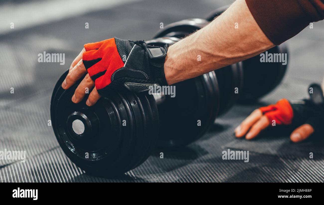 guanti sportivi crossfit per atleta Foto Stock