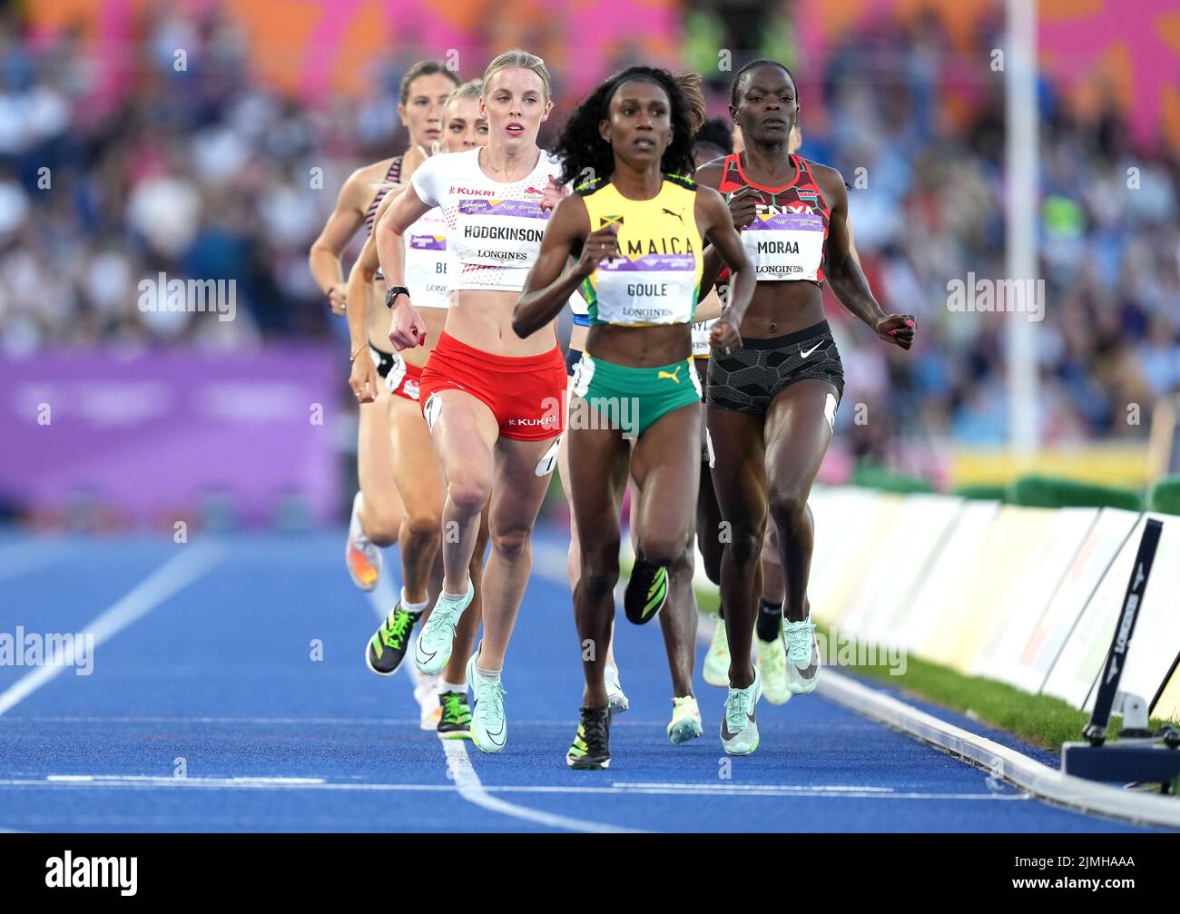Natoya Goule del Kenya (fronte) durante la finale delle Donne del 800m all'Alexander Stadium il giorno nove dei Giochi del Commonwealth 2022 a Birmingham. Data foto: Sabato 6 agosto 2022. Foto Stock