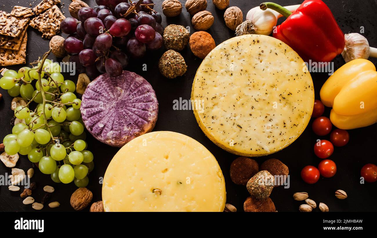 composizione alimentare prodotti lattiero-caseari gourmet formaggio Foto Stock