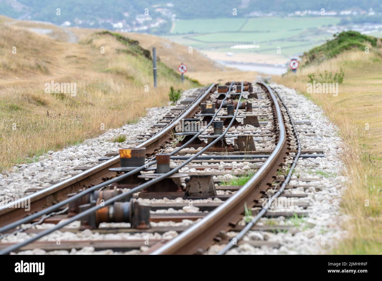 I grandi tram Orme sono collegati tramite cavo, il che rende possibile che un tram tiri l'altro verso l'alto. Foto Stock