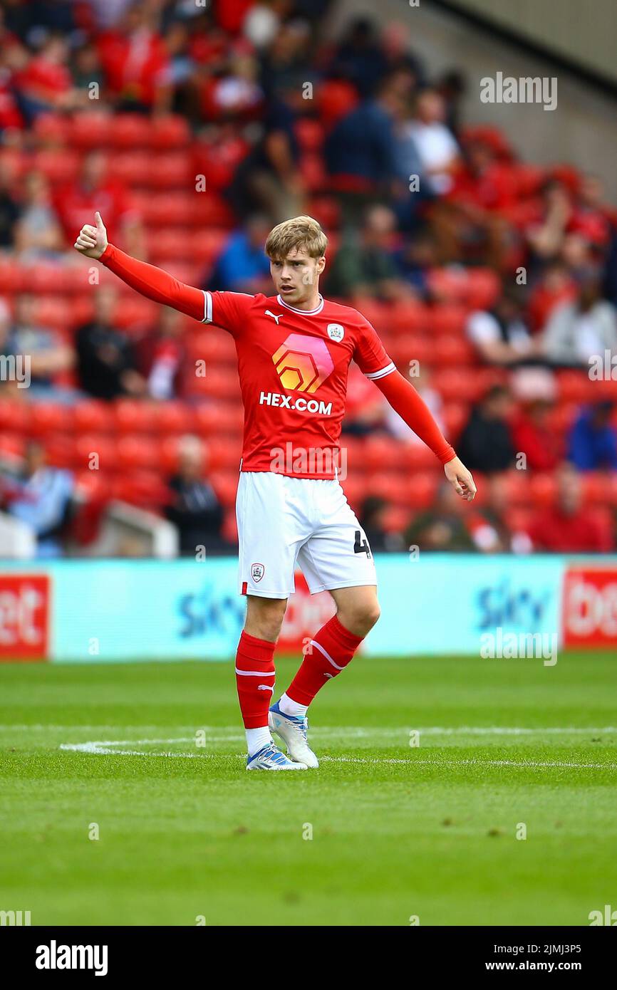 Oakwell Stadium, Barnsley, Inghilterra - 6th agosto 2022 Luca Connell (48) di Barnsley - durante la partita Barnsley contro Cheltenham, Sky Bet League One, 2022/23, Oakwell Stadium, Barnsley, Inghilterra - 6th agosto 2022 Credit: Arthur Haigh/WhiteRosePhotos/Alamy Live News Foto Stock