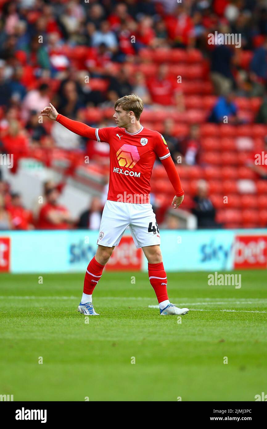 Oakwell Stadium, Barnsley, Inghilterra - 6th agosto 2022 Luca Connell (48) di Barnsley - durante la partita Barnsley contro Cheltenham, Sky Bet League One, 2022/23, Oakwell Stadium, Barnsley, Inghilterra - 6th agosto 2022 Credit: Arthur Haigh/WhiteRosePhotos/Alamy Live News Foto Stock