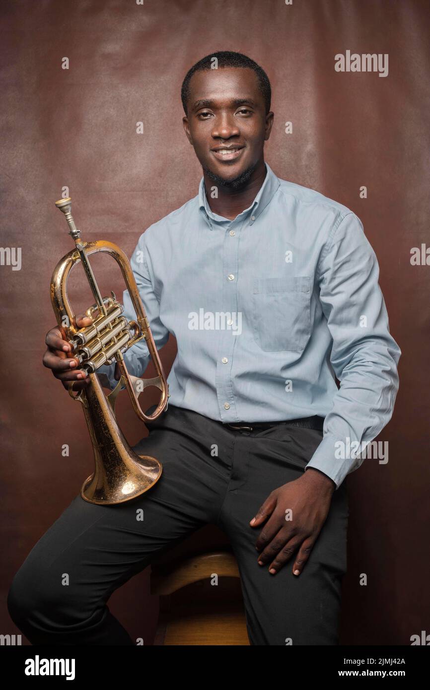 Uomo che suona musica jazz giorno 1 Foto Stock