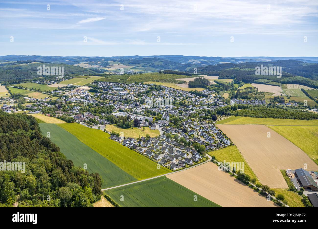 Vista aerea, panoramica di Eslohe da ovest, Sieperting, Eslohe, Sauerland, Renania settentrionale-Vestfalia, Germania, DE, Europa, vista uccelli-occhi, pho aereo Foto Stock
