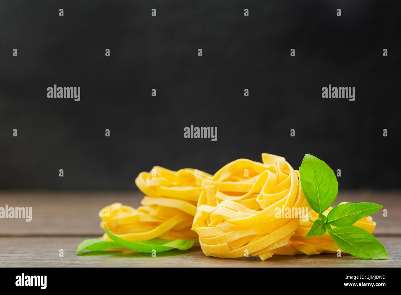 Tagliatelle superficie in legno Foto Stock