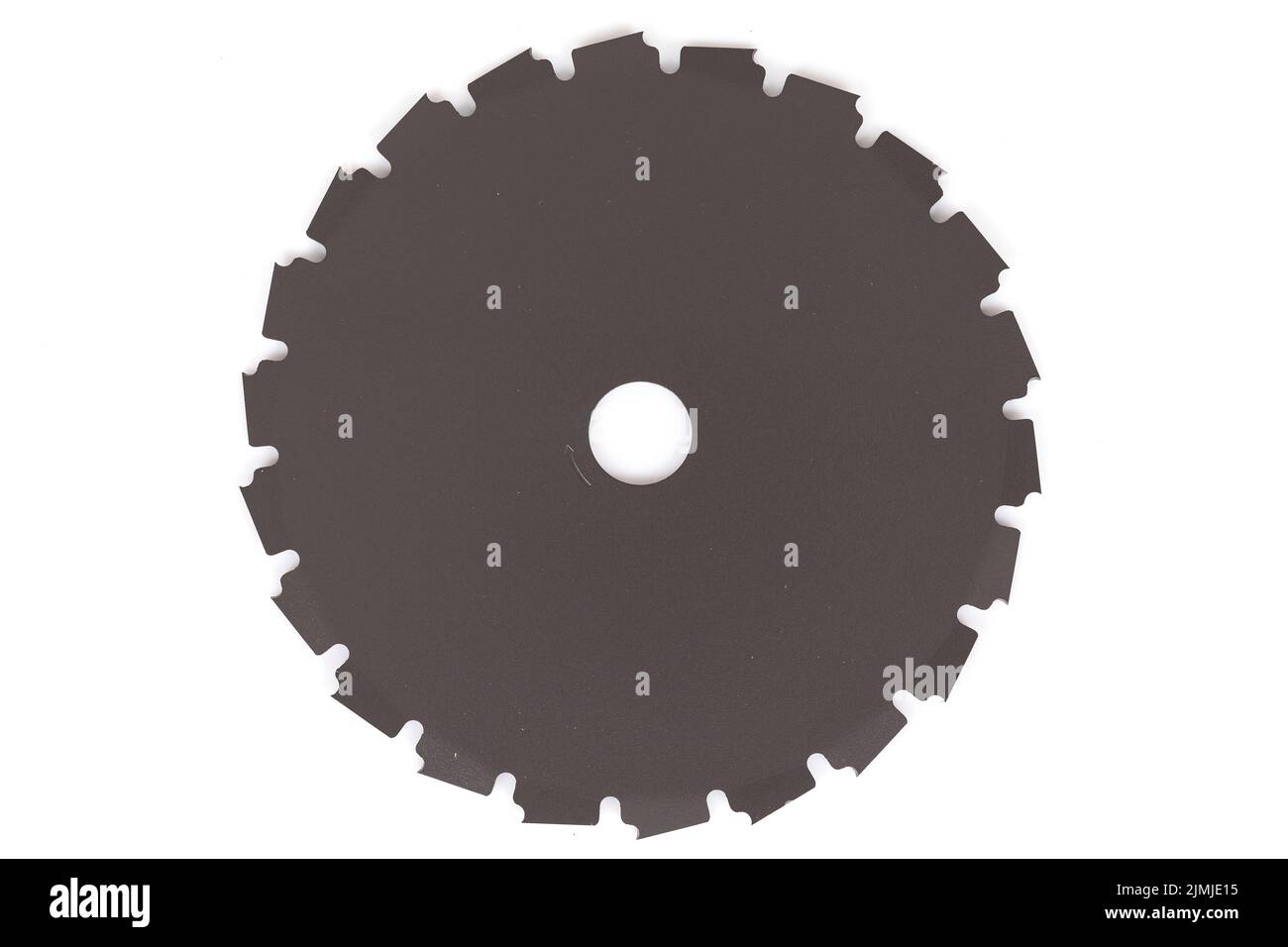 Disco da taglio in metallo per rasaerba su sfondo bianco isolato Foto Stock