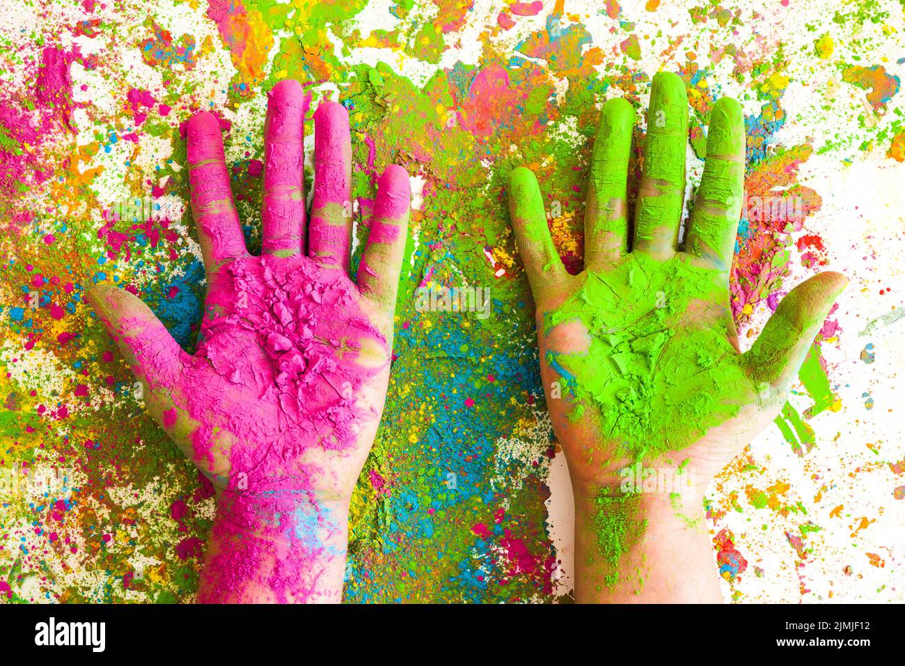 Mani colore verde rosa colori brillanti e secchi Foto Stock
