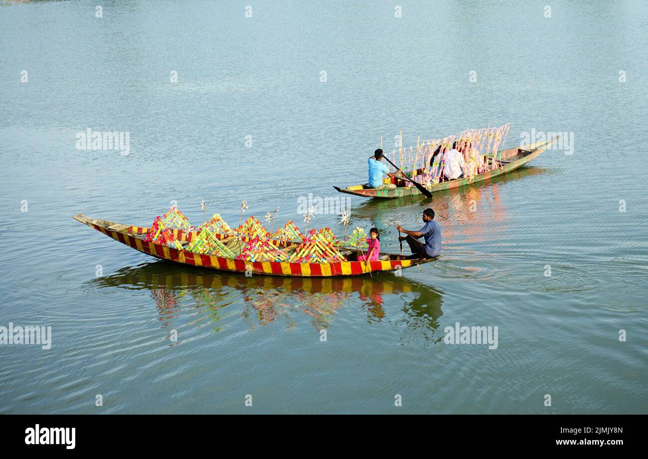 Sylhet, Città del Messico, Bangladesh. 5th ago 2022. Ago 5, 2022. Sylhet, Bangladesh: I turisti stanno andando in giro in barca per godere la bellezza di Haor.The fior in Sylhet sono ora pieni di acqua, la bellezza dei fior aumenta in monsoni. Il 5 agosto 2022. A Baish Tila Sylhet, Bangladesh. (Credit Image: © SM Akbar Ali/eyepix via ZUMA Press Wire) Foto Stock