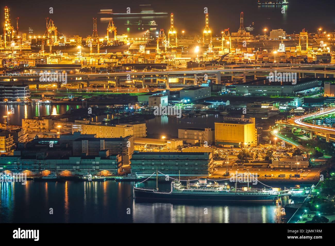 Vista notturna dalla Torre dei luoghi di interesse di Yokohama e da Hikawamaru Foto Stock