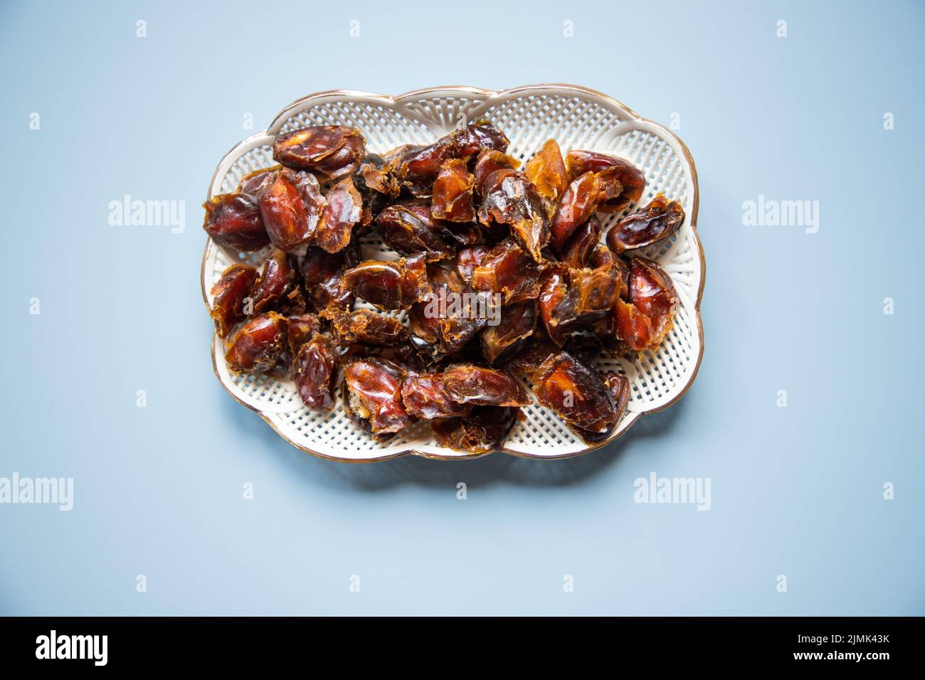 Date in una ciotola per eid mubarak Foto Stock