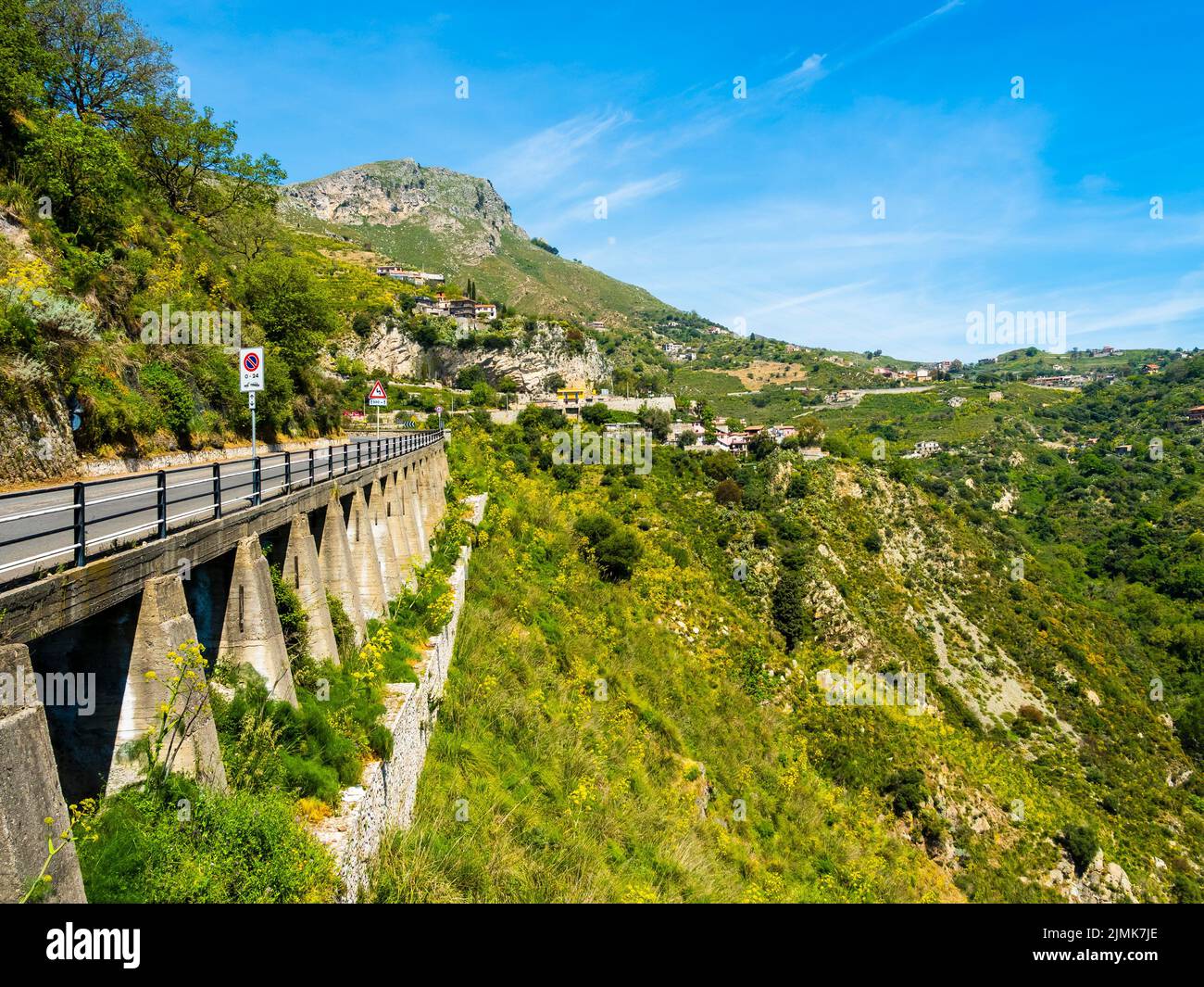 Vista sulle montagne Lumbia Petralia vicino a Toarmina Foto Stock