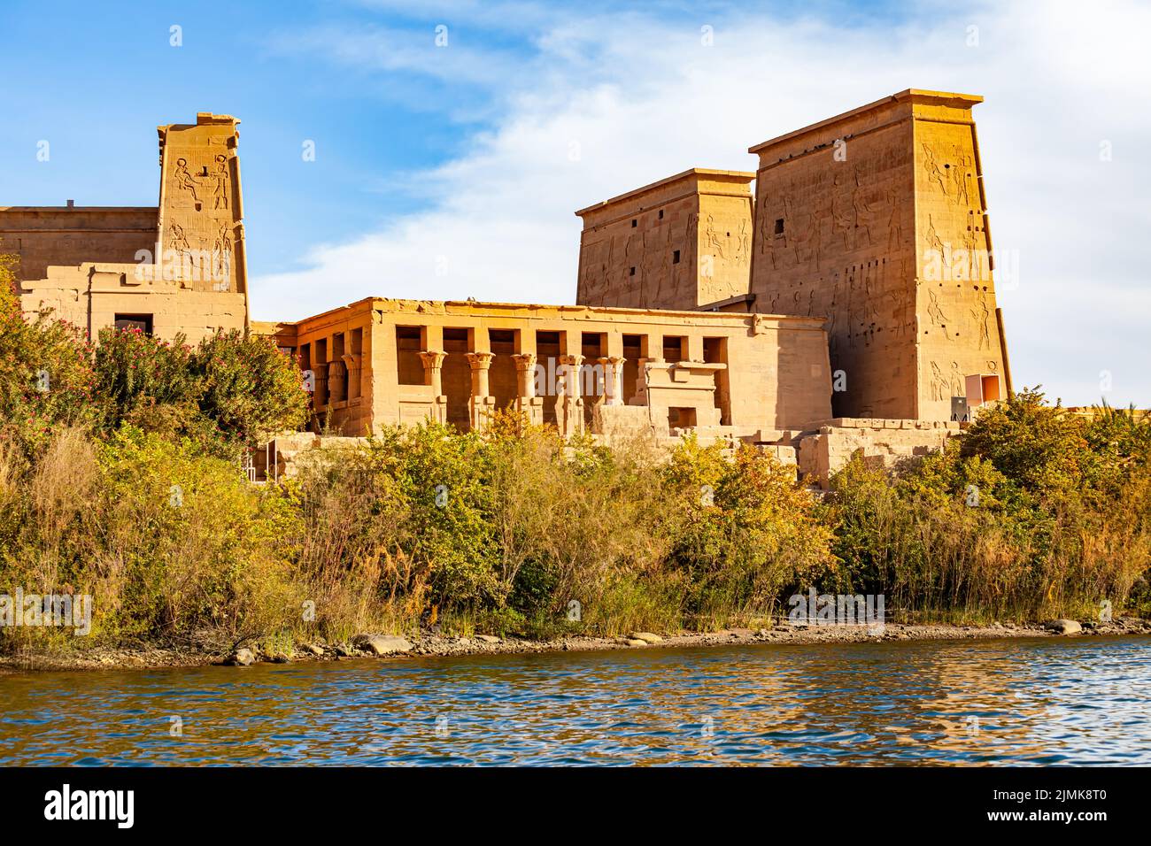 Tempio di Iside sull'isola di Agilkia nel lago Nasser, Assuan, Alto Egitto. Foto Stock