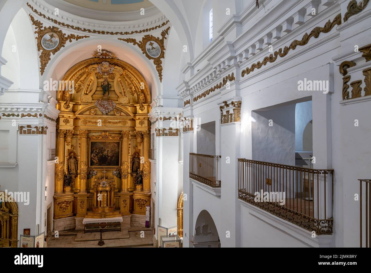 Vista interna della storica chiesa di San Francisco Javier nel centro storico di Caceres Foto Stock