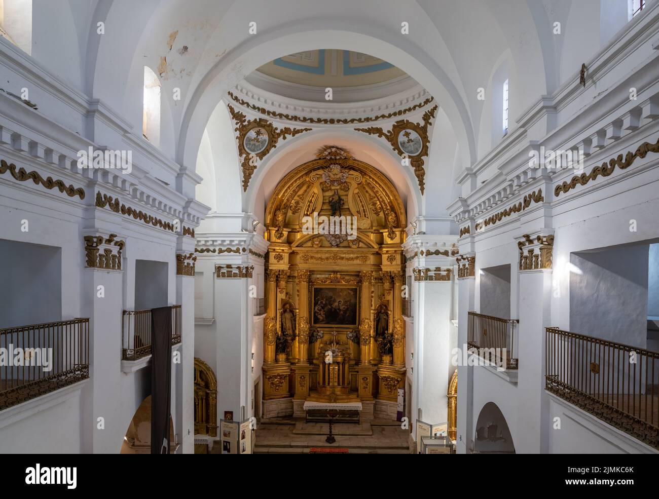 Vista interna della storica chiesa di San Francisco Javier nel centro storico di Caceres Foto Stock