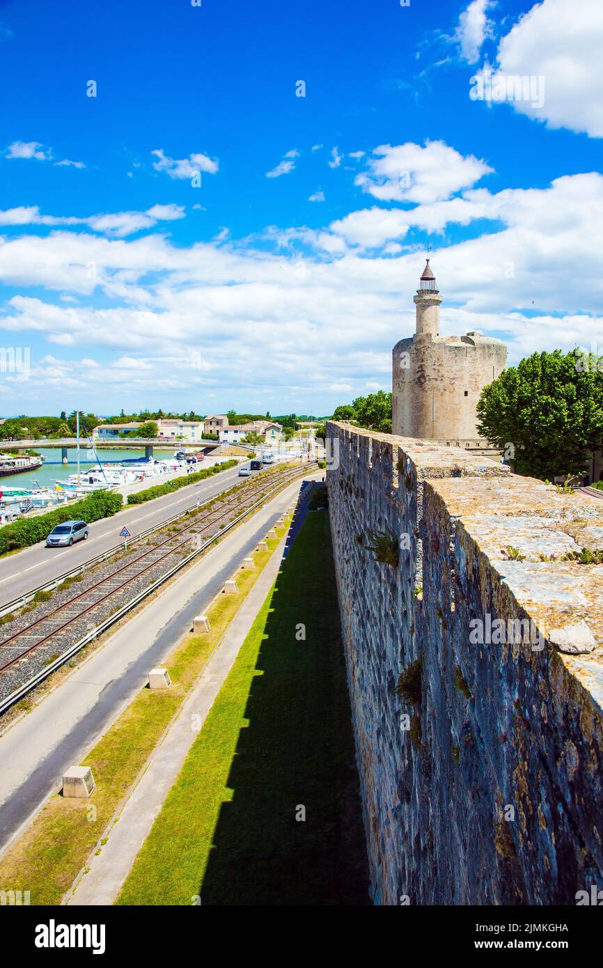 Antiche pareti e canale di spedizione Foto Stock