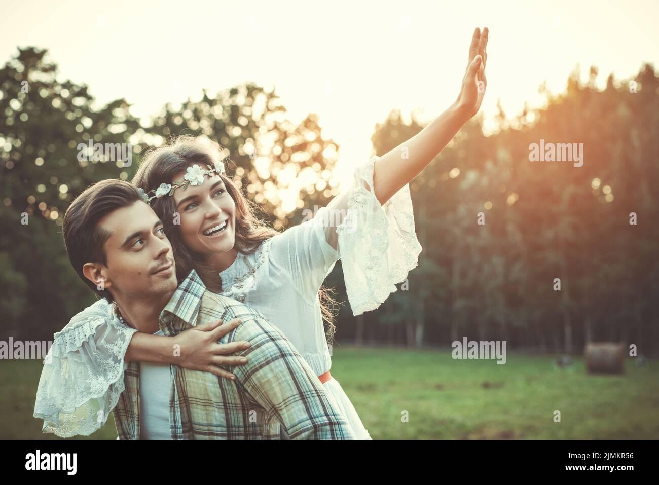 Ritratto di giovane e bella coppia al tramonto Foto Stock