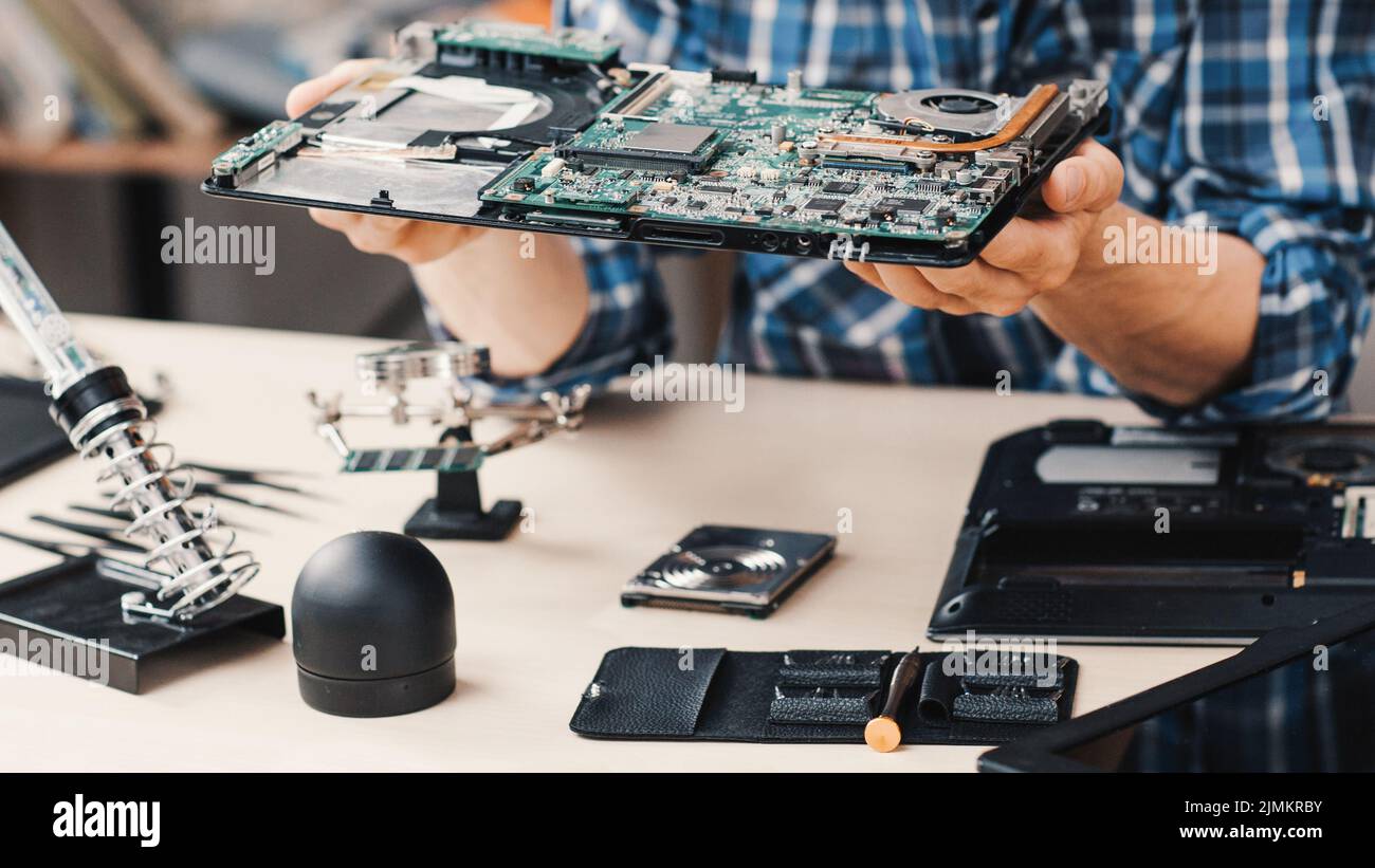 computer riparazione negozio disassemblato laptop dispositivo Foto Stock