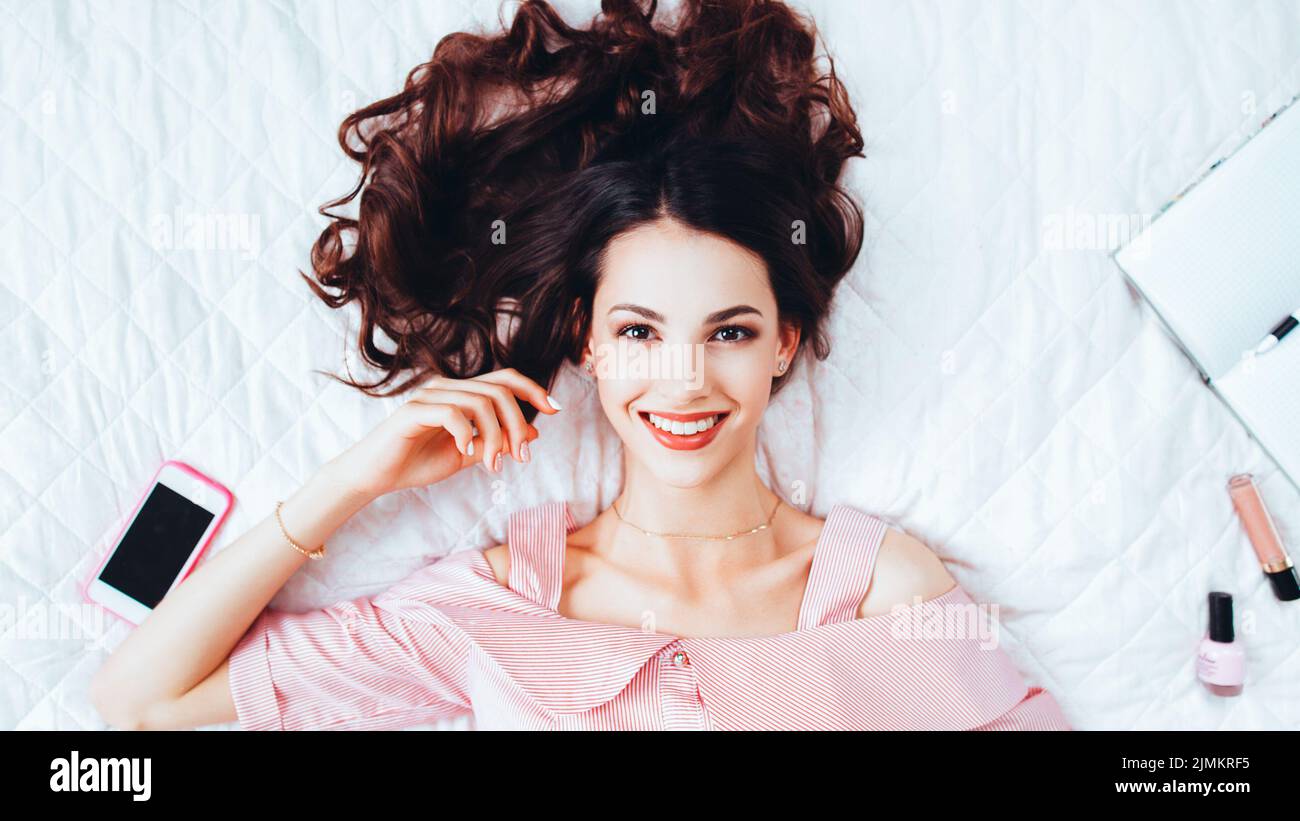 bellezza blogger stile di vita felice sorridente donna Foto Stock