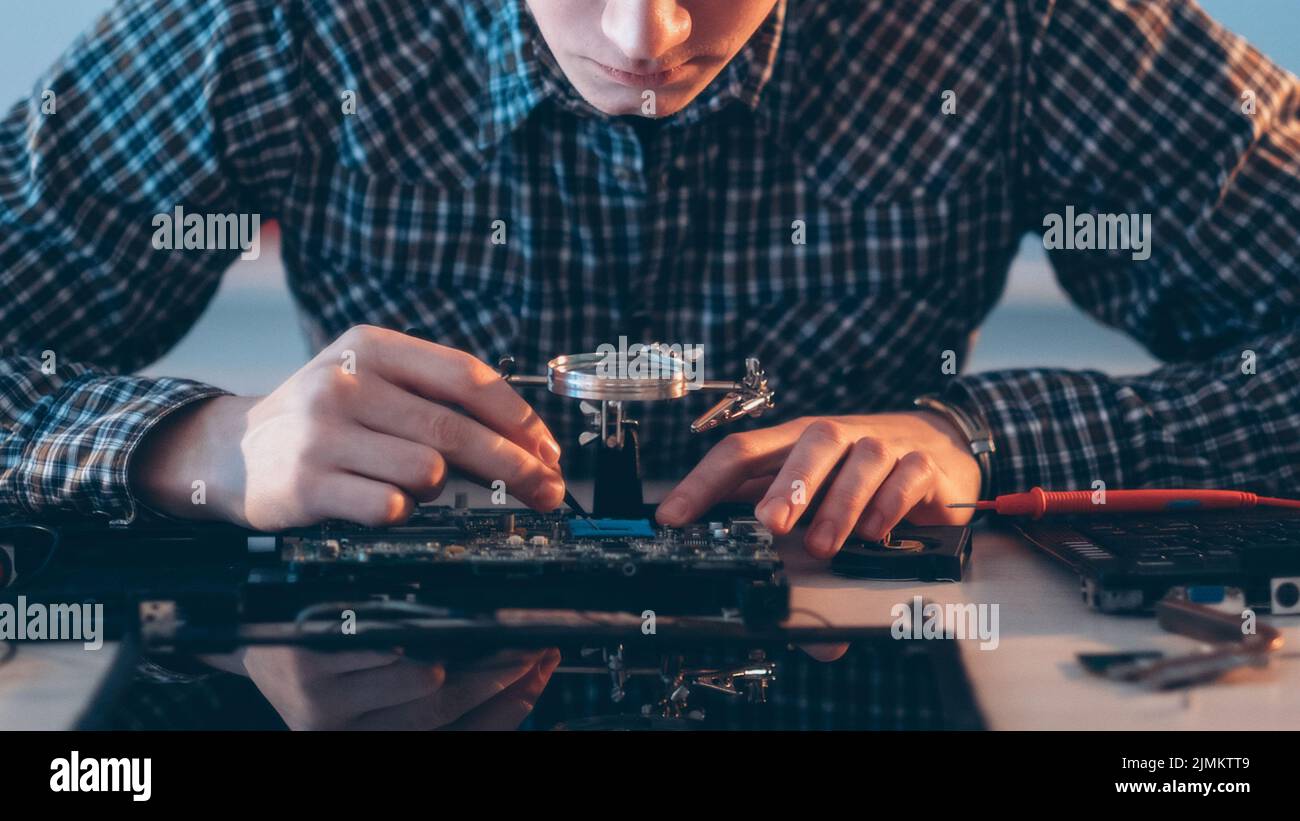 manutenzione dell'hardware di ingegneria elettronica Foto Stock