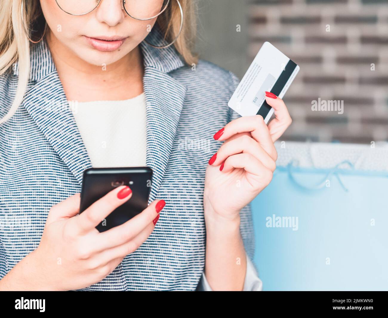 transazione elettronica dell'applicazione mobile banking Foto Stock