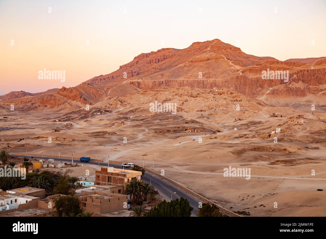 Veduta aerea del sito archeologico Valle dei Re nella necropoli di Teban al mattino, Foto Stock