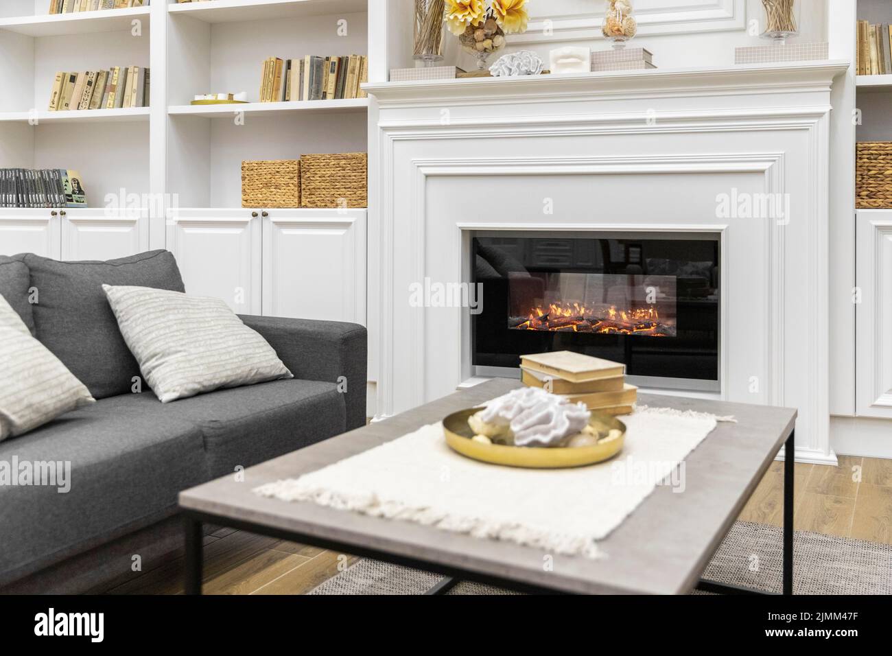 Soggiorno con tavolo da pranzo Foto Stock